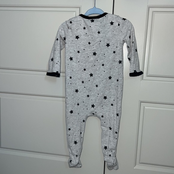 Bloomie’s Baby Star Pajama. Size 9 months. - Picture 4 of 4